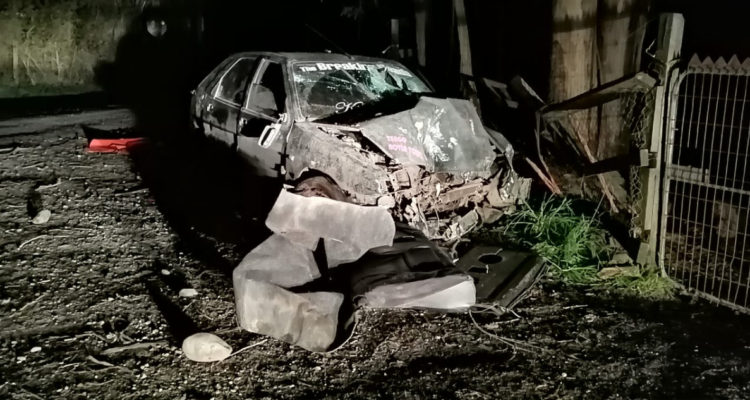 Adulto mayor muere tras accidente de tránsito en Mariquina conductor chocó contra un árbol