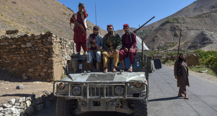 Afganistán hayan 12,3 millones de dólares y lingotes de oro en casa de exresponsables del Gobierno