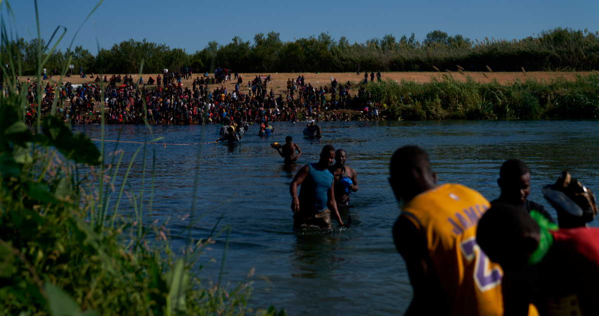 Sin agua, comida y bajo 40°C frontera mexicana-estadounidense, la ruta del engaño a los migrantes