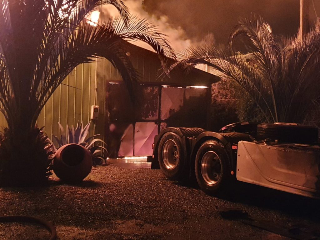 Atentado incendiario contra casas, bodegas y vehículos de tiendas Armonie en Cañete