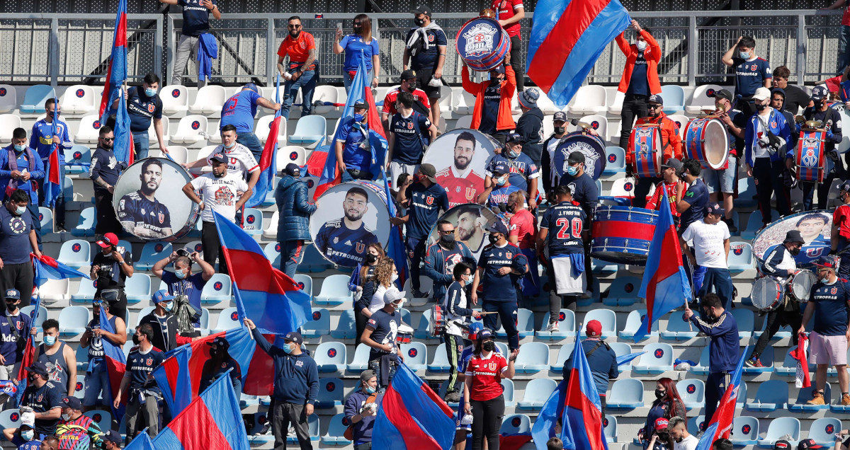 bombos-udechile-losdeabajo-superclasico-futbol-e1632921075316.jpg