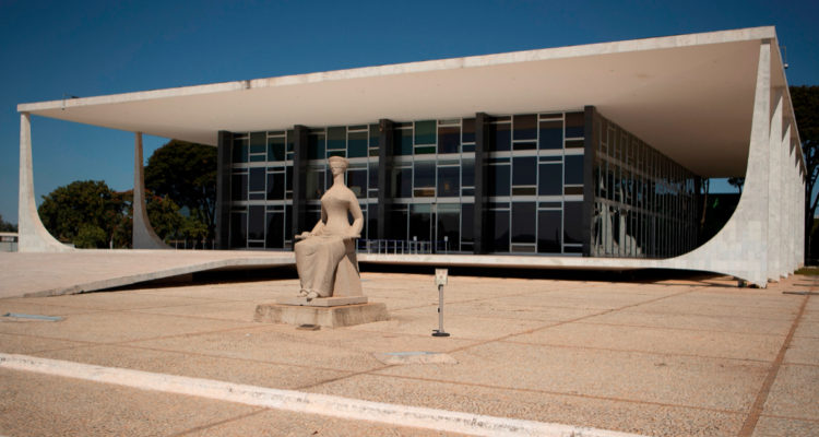 Brasil Suprema prohíbe entrada de misiones religiosas en territorios indígenas con nativos aislados