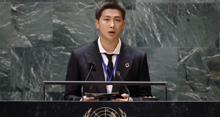 Kim Namjoon (RM) ante la Asamblea General de la ONU | John Angelillo, AFP, POOL
