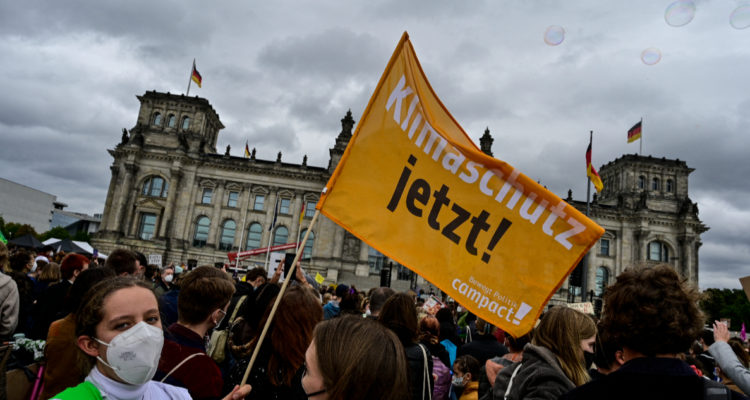 Cambio climático: manifestaciones en defensa del planeta marcadas por las diferencias generacionales