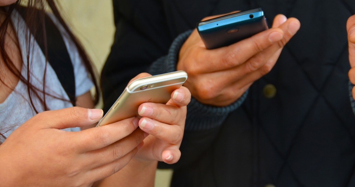 ¿Cómo evitar que Facebook y Google te espíen?