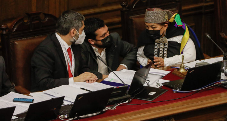 Convención vota reglamento para renuncias y vacancias