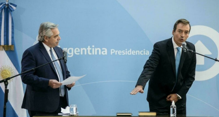 Crisis en gobierno argentino tras la renuncia de ministros tras aplastante derrota en primarias