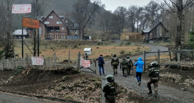 Carabineros prepara desalojo de toma de hotel cervecería Lonquimay por comunidad mapuche