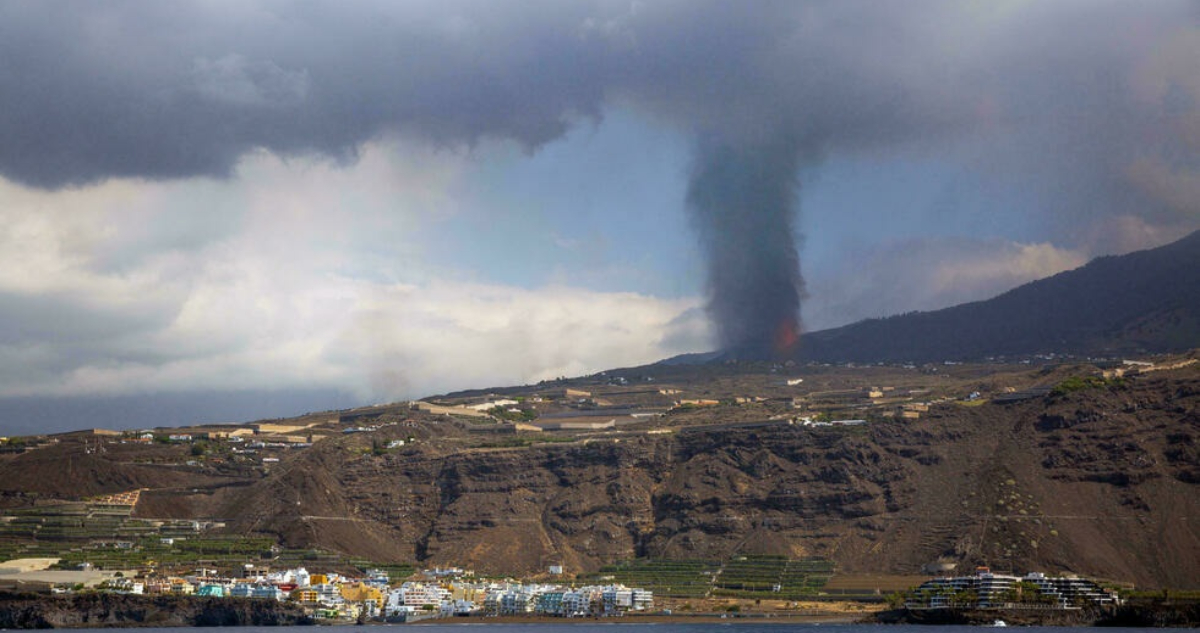 Se detiene una de las dos lenguas de lava del volcán Cumbre Vieja, en Canarias