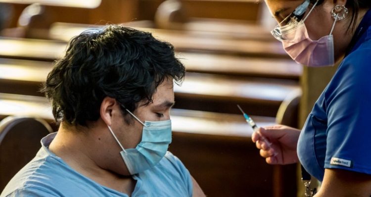 Vacunas están totalmente aseguradas para 2022 según Sebastián Piñera