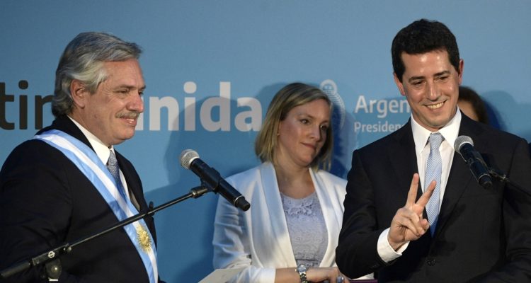 El presidente Alberto Fernández (izquierda) junto al ministro Eduardo de Pedro (derecha)