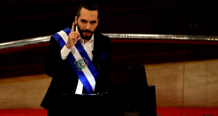 Gobierno de El Salvador defiende derecho de Bukele de ser candidato en próximas elecciones