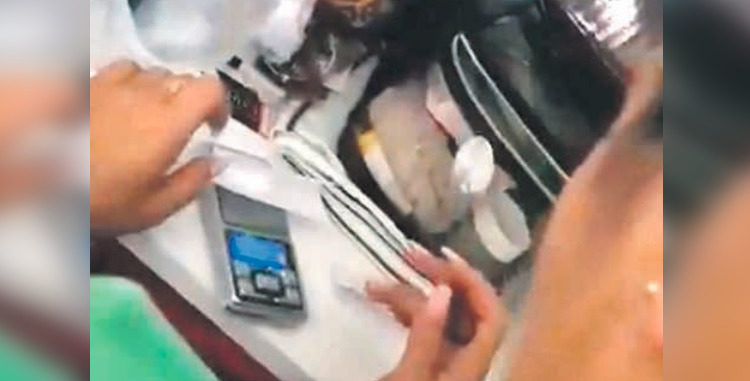 funcionaria-seguridad-publica-coquimbo-dosificando-droga