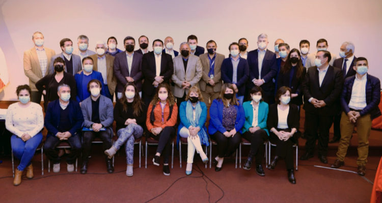 Gobernador de Valparaíso se reúne con alcaldes para abordar escasez hídrica déficit llega al 70%