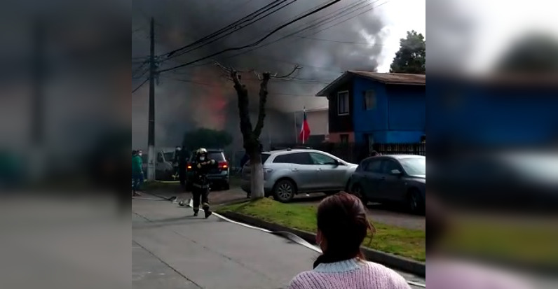 incendio-afecta-tres-casas-perales-talcahuano.jpg