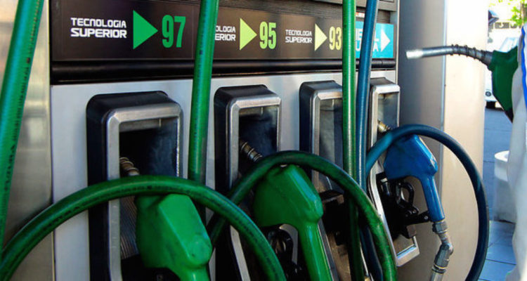 Nueva alza de 6,3 pesos por litro afecta a todas las bencinas por segunda semana consecutiva
