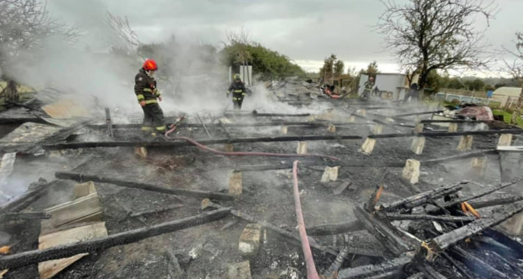 Los Lagos pérdidas cercanas a $50 millones deja incendio que destruyó vivienda en sector de Chacao