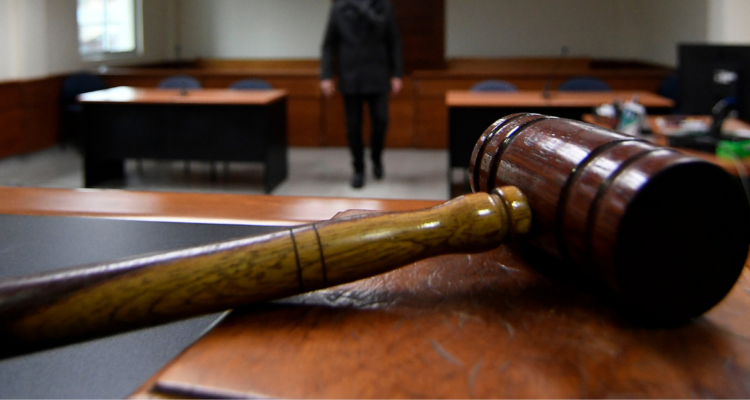 Prisión preventiva para mujer acusada de abusar sexualmente de dos menores