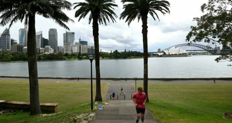 Sídney retira toque de queda en zonas con brotes activos de covid-19