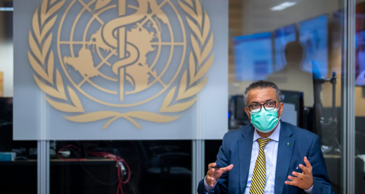 Talibanes piden ayuda internacional para combatir crisis sanitaria en reunión con director de la OMS