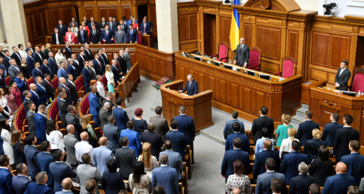 Ucrania Parlamento aprueba ley de Zelenski, que busca poner fin al poder de la oligarquía