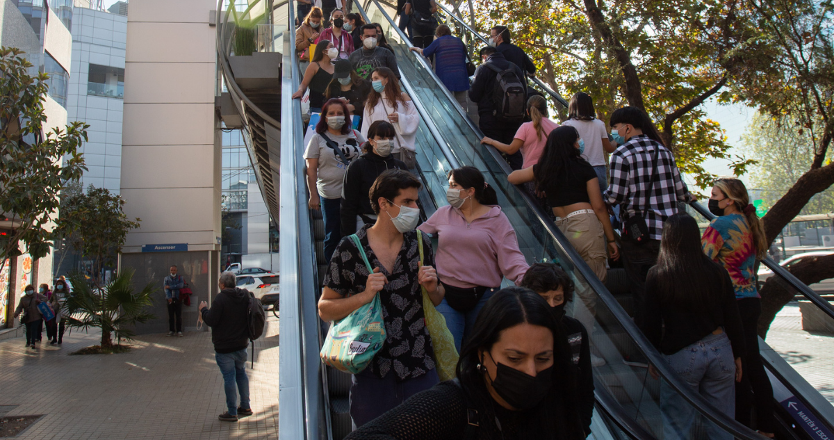 personas-escalera-electrica