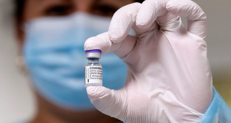 Agencia Europea de Medicamentos aprueba tercera dosis de vacuna Pfizer para mayores de 18 años