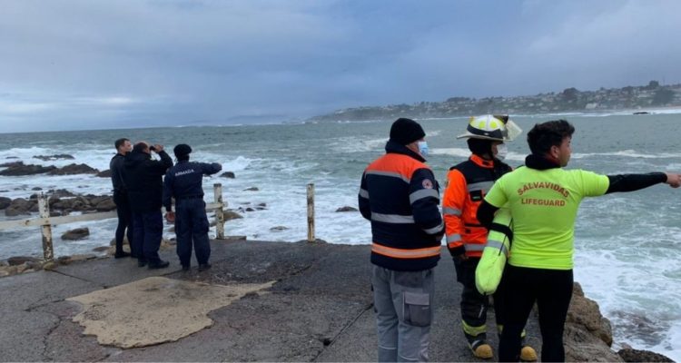 Un adulto y dos niñas mueren ahogados en playa de El Quisco: otras 3 ...