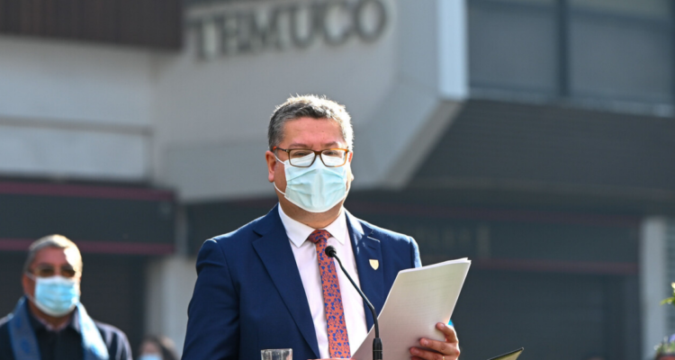 Alcalde de Temuco durante discurso.