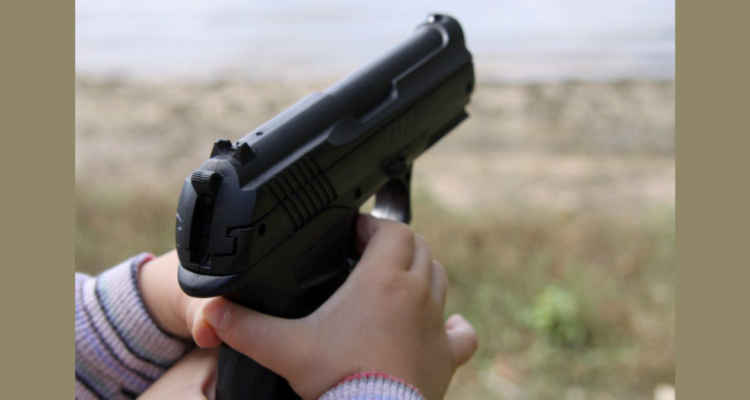 Niño de 2 años mata a su madre de un disparo en EEUU: percutó por ...