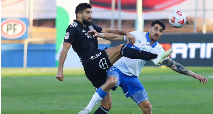 Amor y Zampedri disputan el balón