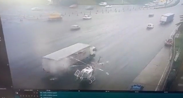 Camión cocha a helicóptero de emergencia