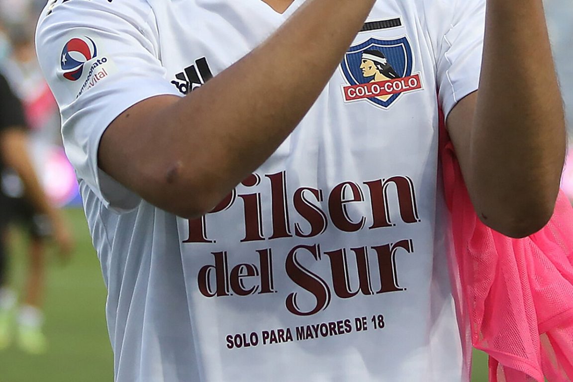 Camiseta de Colo Colo ante Audax Italiano.