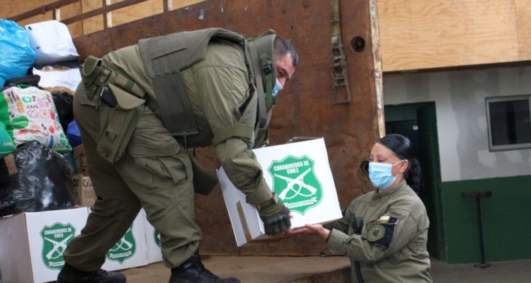 Carabineros entrega ayuda a familias víctimas de ataque incendiario