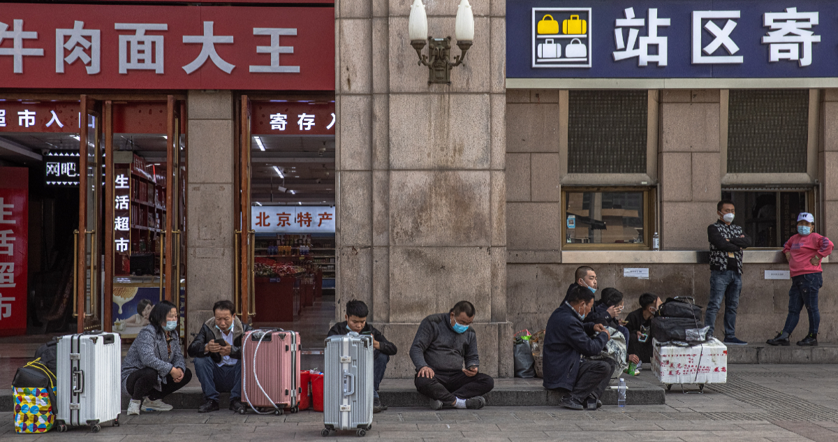 China confina una tercera ciudad tras rebrotes de covid-19 distritos permanecen bajo riesgo medio