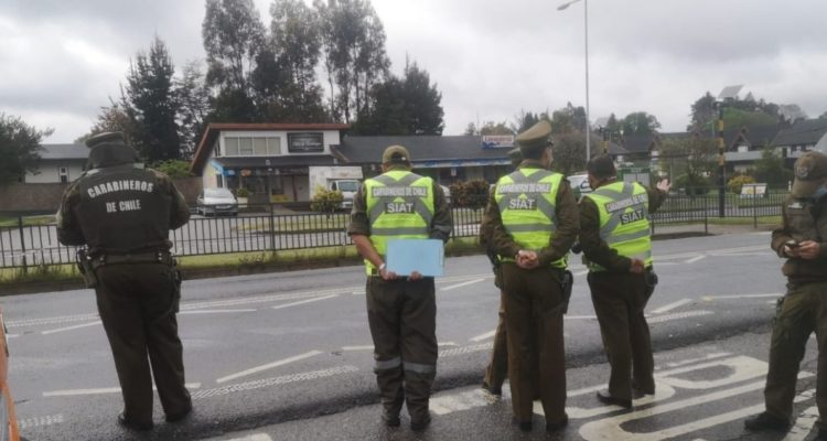 Carabineros en la ruta.