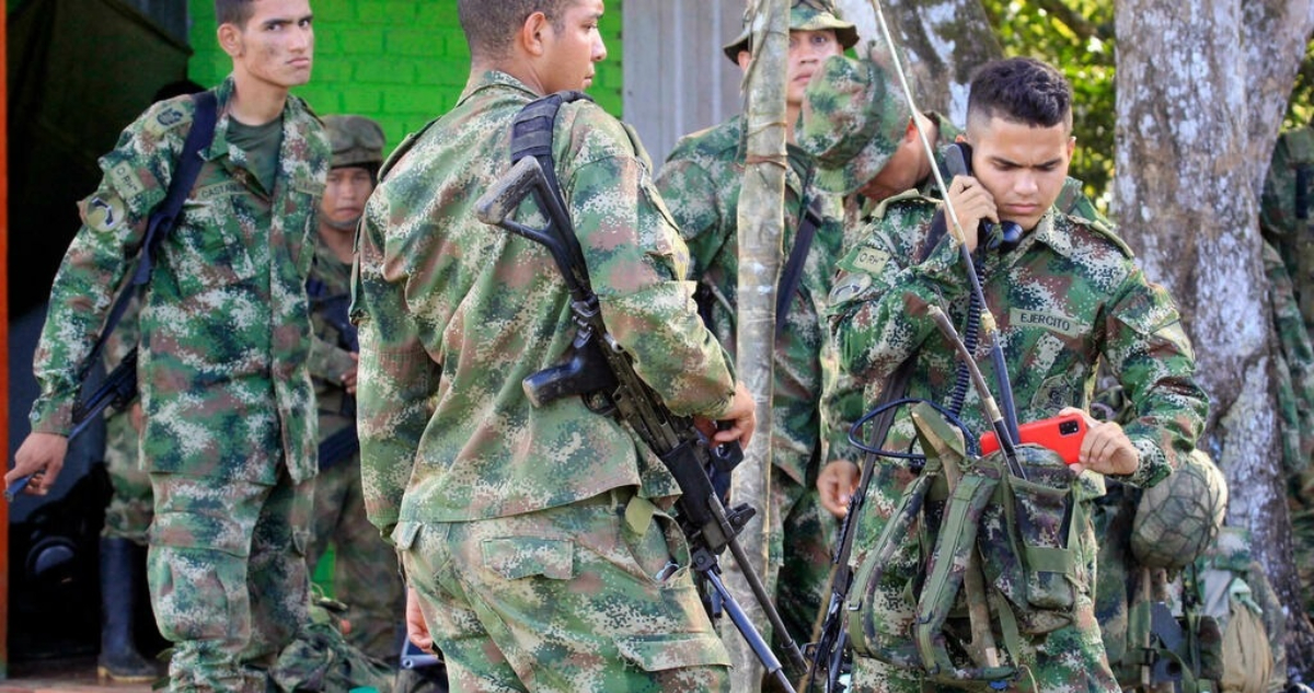 Colombia cocaleros liberan a 180 militares capturados en frontera con Venezuela
