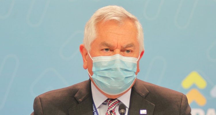 Chile roza mil contagios nuevos y anota peor martes en 3 meses con 59% de alza de casos en 2 semanas