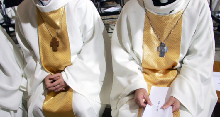 Cruel indiferencia la verdad de los abusos sexuales que acorralaron la Iglesia Católica francesa