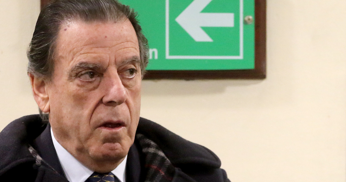 Notaria presenta denuncia contra hermano de expresidente Frei por suplantación de huella digital