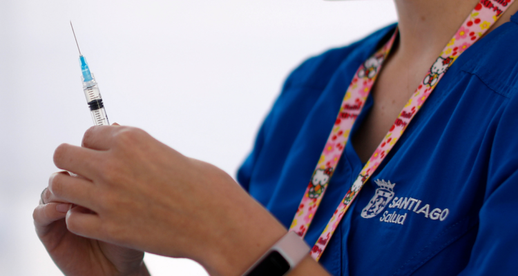 mayores de 55 años sin dosis de refuerzo quedarán sin Pase de Movilidad desde el 1 de diciembre