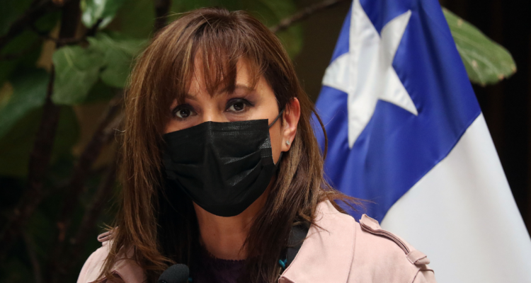 Senadora Carvajal plantea que se suspenda la semana regional para tramitar el cuarto retiro del 10%