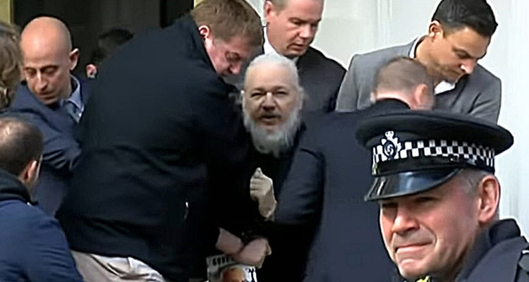 Julian Assange es trasladado al Tribunal de Magistrados de Westminster