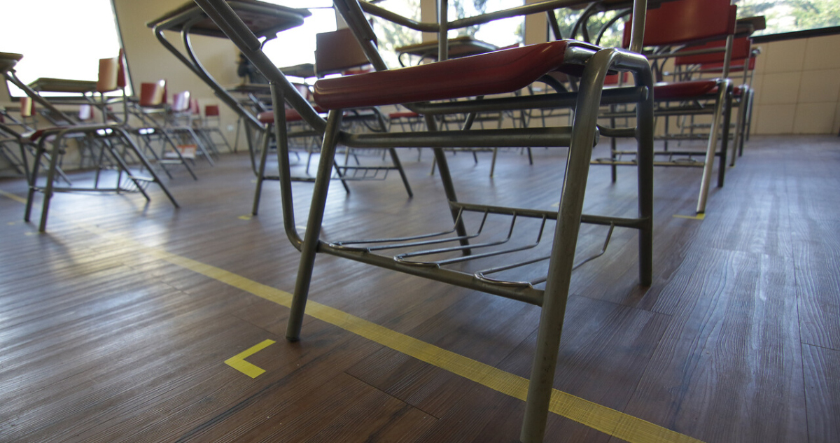 Pupitres en sala de clases