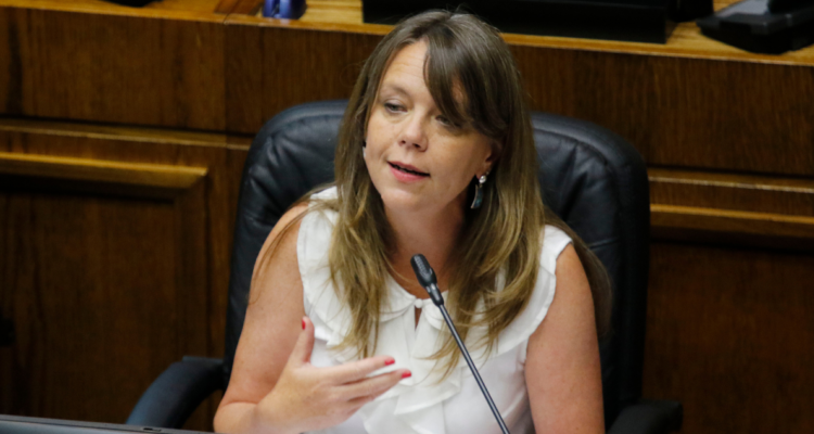 La Senadora Ena Von Baer emplaza a los convencionales respecto a si votarán encontra del cambio de himno, bandera, y nombre del país