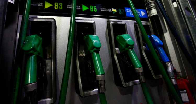 Por cuarta semana consecutiva Enap anuncia alza de 6,3 pesos por litro en todos los combustibles