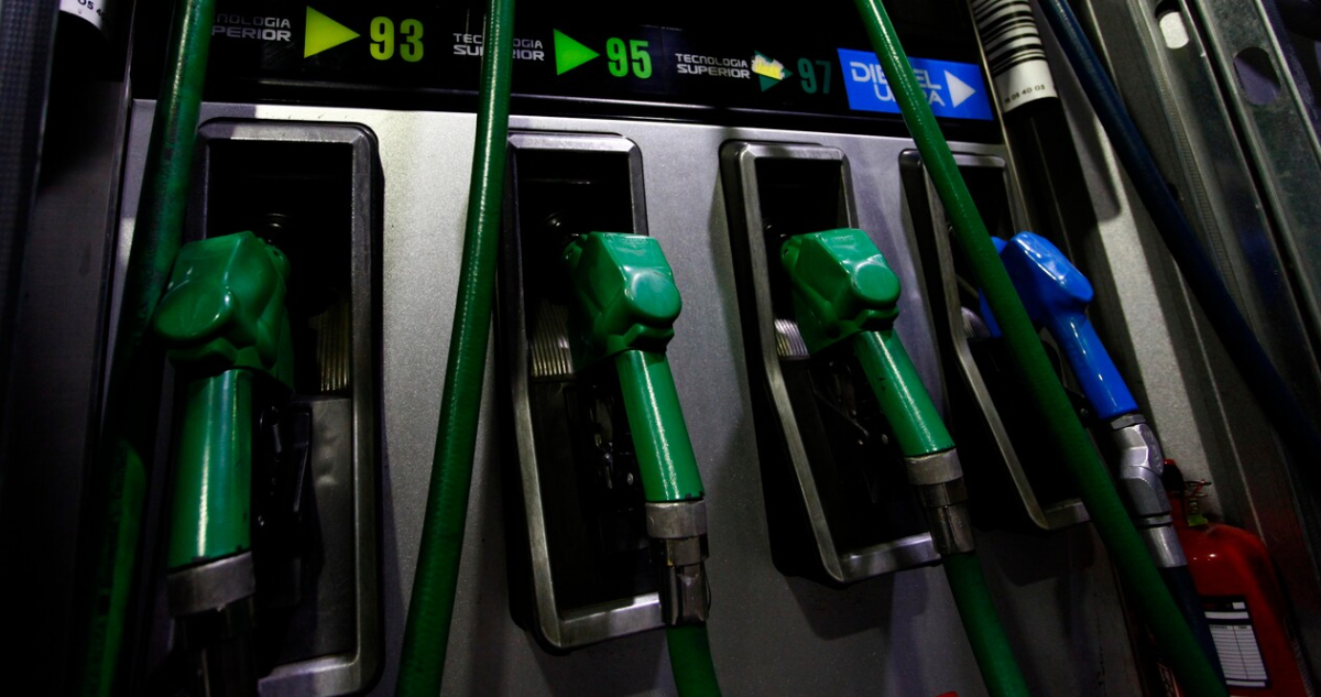 Por cuarta semana consecutiva Enap anuncia alza de 6,3 pesos por litro en todos los combustibles