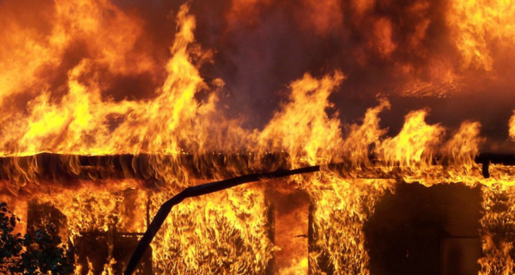 encapuchados armados