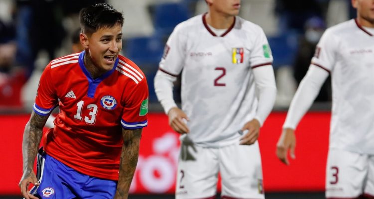 Erick Pulgar celebrando uno de sus goles ante Venezuela.