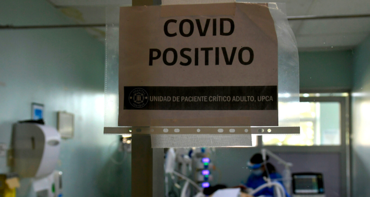 Experto muestra preocupación por alza de casos covid-19 y llama a mantener medidas de cuidado